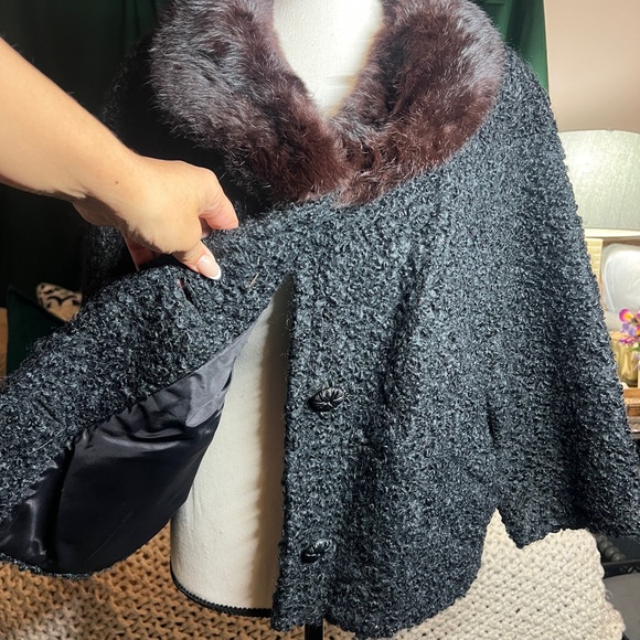Chic Black Teddy Jacket with Faux Fur Collar - Picture 5 of 10